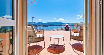 Apartment 'Terrazza Sul Mare' with Sea View, Wi-Fi and Air Conditioning