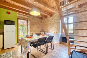 Dining - Farm Cottage in the Heart of Haut Périgord Noir – Authenticity, Comfort, and Nature (Sainte-Orse)