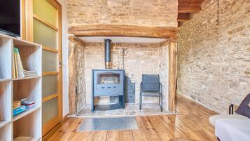 Televisie en een open haard