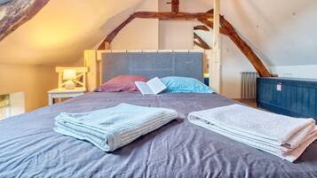 2 bedrooms, free WiFi, bed sheets