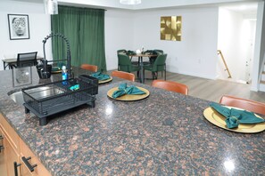 Dining - Upscale 3-bedroom/2.5-bath unit near EWR, NYC, MetLife, Prudential, and more. (Newark)