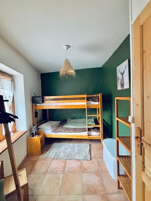 4 habitaciones, tabla de planchar con plancha y wifi gratis 