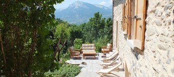 Chalet 'Pierre-vue Sur Le Pelvoux' con vistas a la montaña, jardín privado y balcón