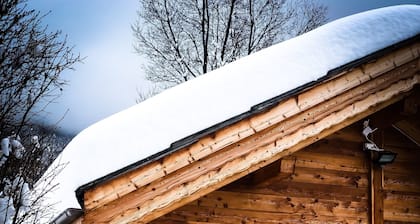 Chalet 'Mélèze Plein Sud À 1174 M' mit Bergblick, privater Terrasse und eigenem Garten