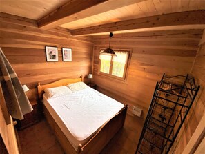 3 bedrooms, iron/ironing board, free WiFi