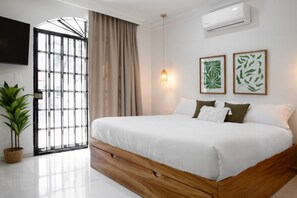 6 bedrooms, iron/ironing board, WiFi, bed sheets