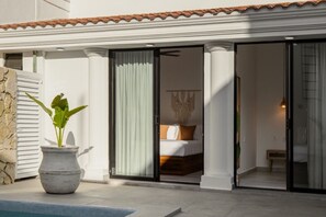 Exterior detail - Casa Kathy: Exquisite 6BR, 11 Bed & 26 Guests (Mazatlán)