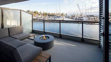 Apartamento, 1 cama King, vista para a marina | Terraço/pátio