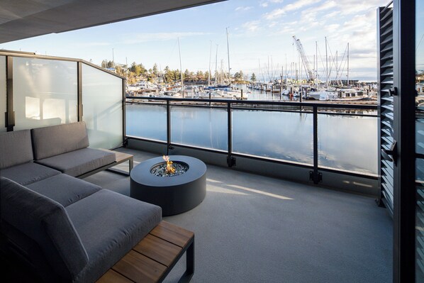 Apartamento, 1 cama King, vista para a marina | Terraço/pátio