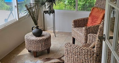 Charming 3-bedroom apartment with AC, WiFi in wonderful Wisconsin Dells
