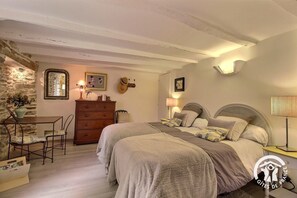 3 bedrooms, iron/ironing board, free WiFi, bed sheets