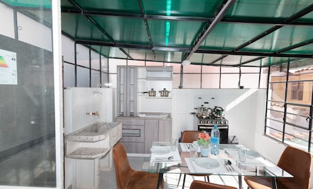 Private kitchen. Apartment with 02 bedrooms.