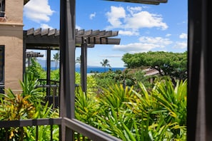 Property grounds - Hidden Gem: 1BD/2BA with Ocean Views Visible Through Lush Tropical Surroundings (Kihei)