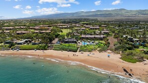On the beach - Hidden Gem: 1BD/2BA with Ocean Views Visible Through Lush Tropical Surroundings (Kihei)