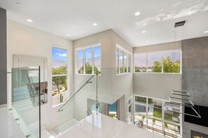 Unclassified image, 2 of 50, button