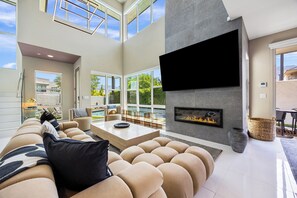 Unclassified image, 4 of 50, button