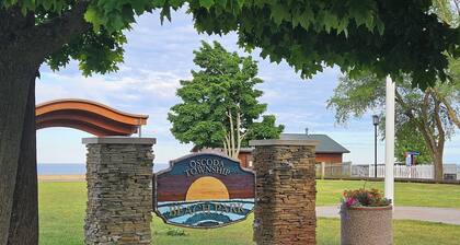 Cozy 2 BDRM Cabin in Oscoda, MI. Sleeps 6. Minutes from Lake Huron #4