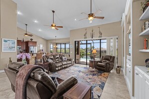 Smart TV, table football, offices - Heated Pool, Game Room, & Dock on Freshwater Canal - Mermaid Cove - Roelens (Cape Coral)