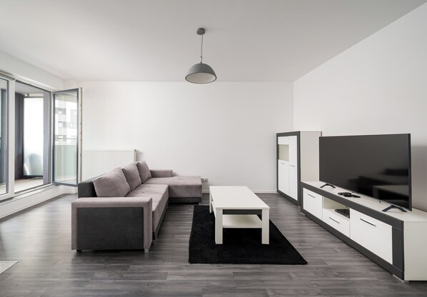 TV - Praga Ostrobramska Modern Apartment (Warszawa)