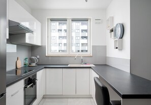 Kühlschrank, Ofen, Herdplatte, Geschirrspüler