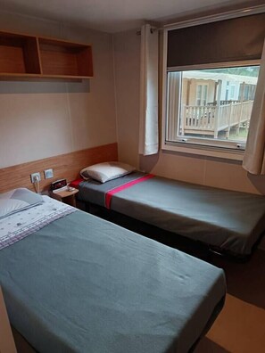 2 bedrooms, travel cot - Mobil-home ★ Accès direct mer | Piscine, animations & clim - 6 pers (Canet-en-Roussillon)