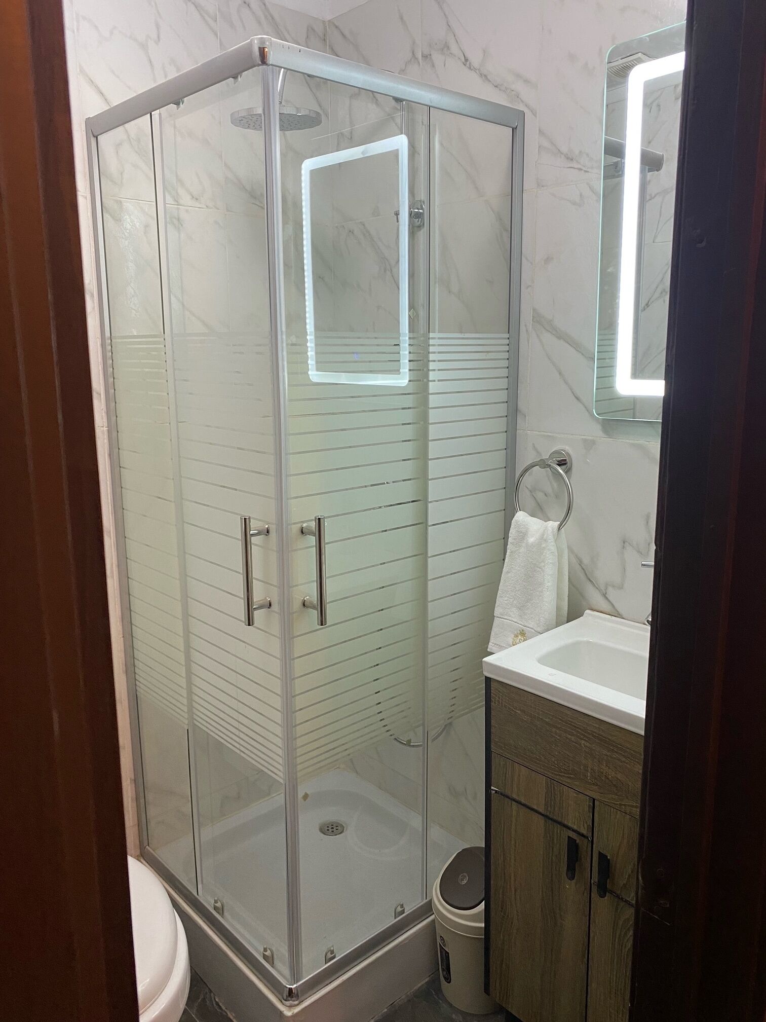 舒適客房 | 浴室 | 淋浴設備、毛巾、肥皂、洗髮精