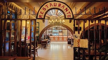 Tempat makan pasangan