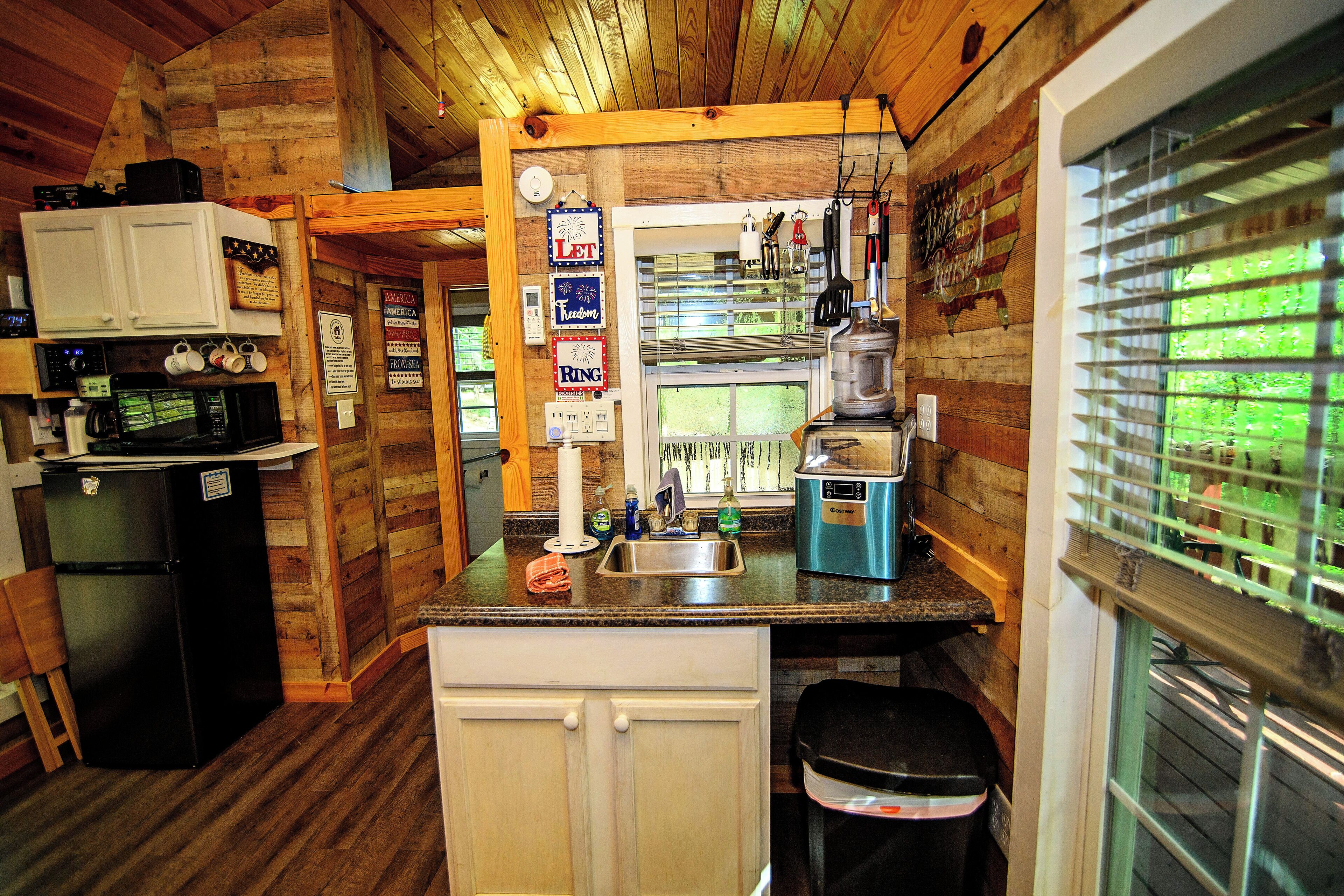 Family Studio, Hill View | Private kitchenette