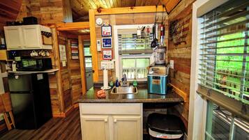 Family Studio, Hill View | Private kitchenette