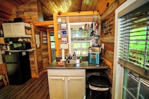 Family Studio, Hill View | Private kitchenette