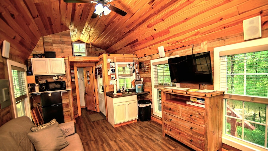 Americana Cabin