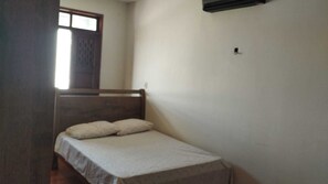 Economy Double or Twin Room | Desk, laptop workspace, free WiFi