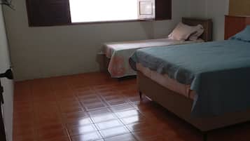 Habitación doble Confort, vista al patio | Escritorio, espacio para trabajar con laptop y wifi gratis