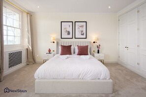 6 chambres, bureau, fer et planche à repasser, lit parapluie