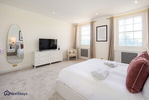 6 soveværelser, skrivebord, strygejern/strygebræt, weekendseng