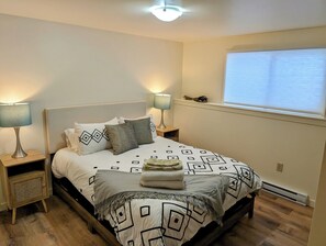 2 soverom, skrivebord, strykejern/-brett og wi-fi (inkludert)