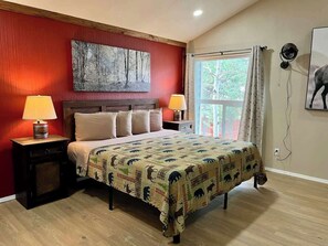 3 bedrooms, iron/ironing board, free WiFi, bed sheets - Ruidoso's Puttington Bear Cabin w/Course View! (Ruidoso)