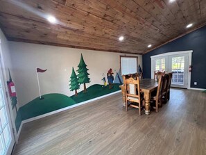Dining - Ruidoso's Puttington Bear Cabin w/Course View! (Ruidoso)