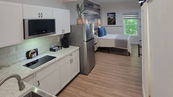 1 habitación, tabla de planchar con plancha, wifi gratis y ropa de cama