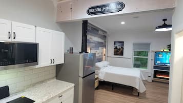 1 bedroom, iron/ironing board, free WiFi, bed sheets
