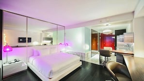 Elite Deluxe Suite, 1 King Bed with Sofa bed, Balcony