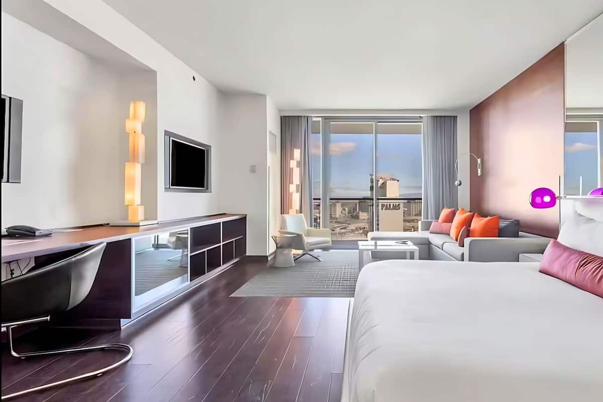 Classic Deluxe, Balcony | Cofres nos quartos, escrivaninha, ferros/tábuas de passar roupa