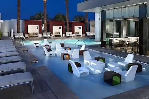 2 outdoor pools