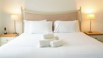 5 bedrooms, desk, iron/ironing board, WiFi