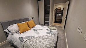 2 bedrooms, iron/ironing board, WiFi, bed sheets