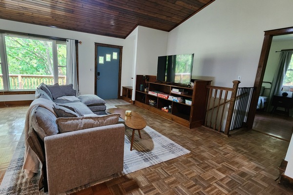 Una Smart TV, una chimenea