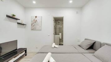 2 soverom, strykejern/-brett, wi-fi (inkludert) og sengetøy