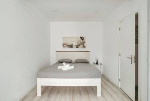 2 chambres, fer et planche à repasser, accès au Wi-Fi (inclus)