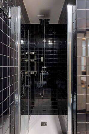 Shower, hair dryer, towels, shampoo