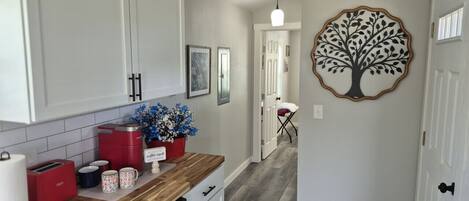 Refrigerador, microondas, parrilla de estufa y lavavajillas